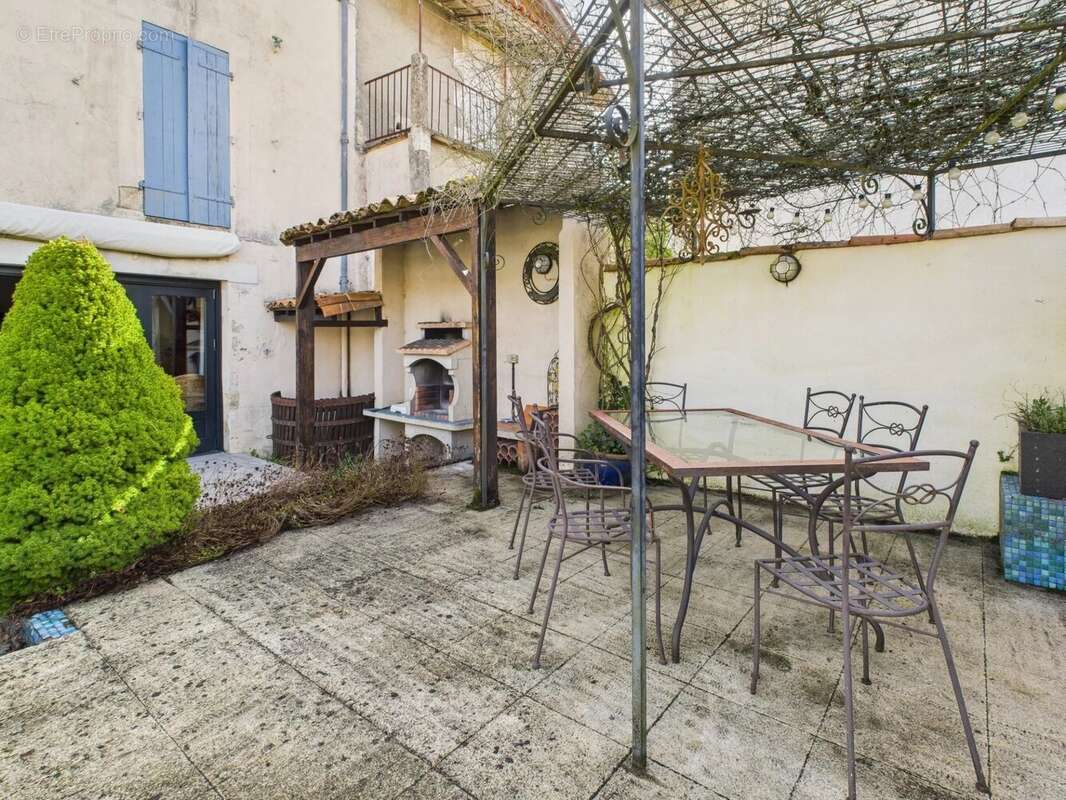 Maison à AUBETERRE-SUR-DRONNE