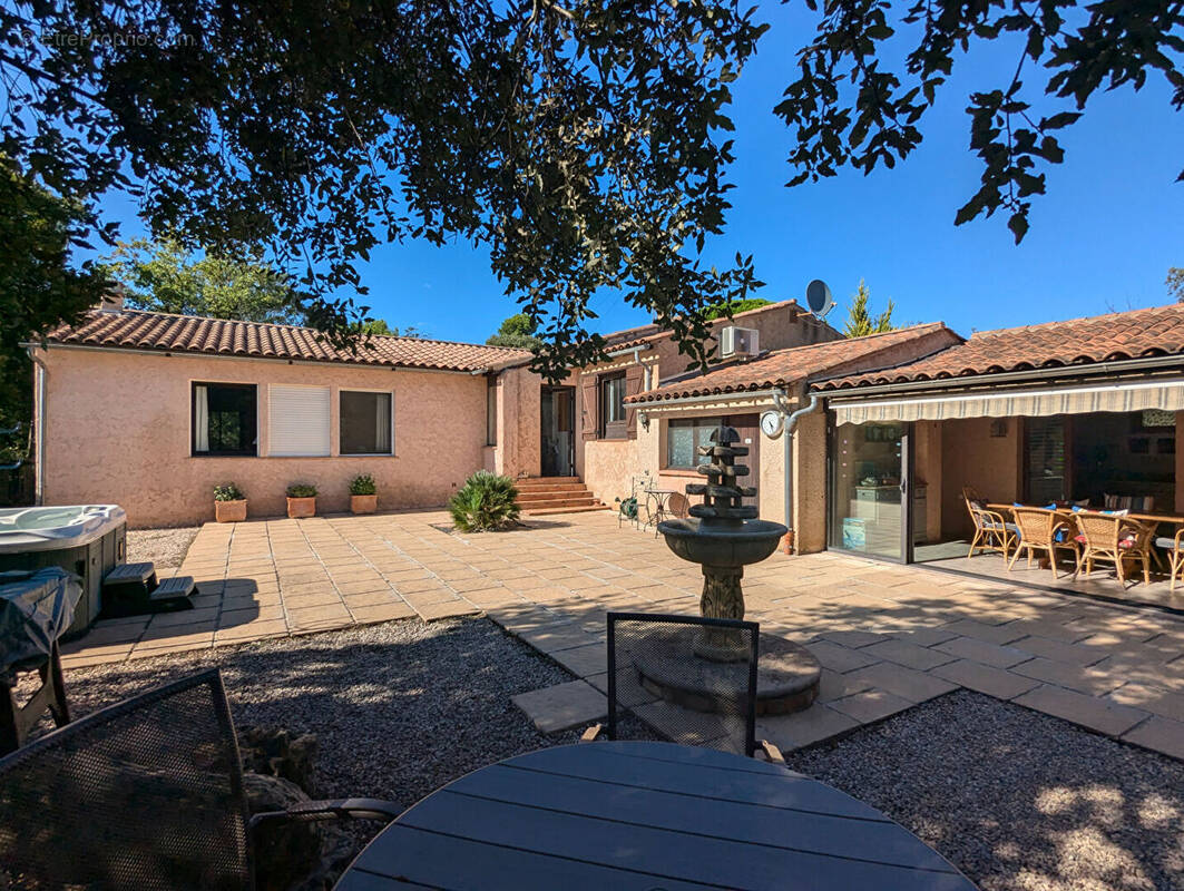 Maison à SILLANS-LA-CASCADE