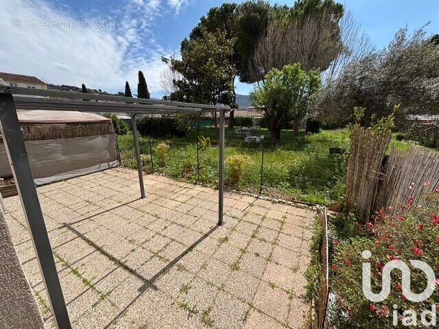 Photo 1 - Appartement à LE CASTELLET