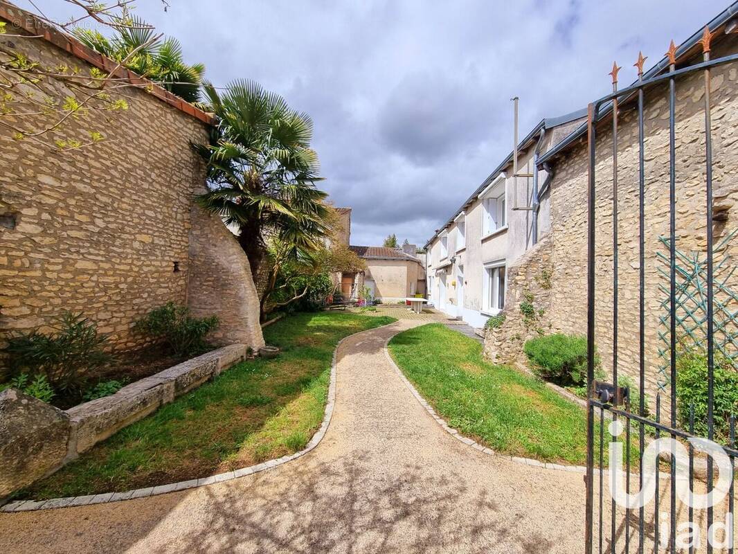 Photo 1 - Maison à POITIERS