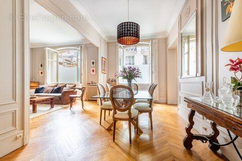 Appartement à PARIS-6E