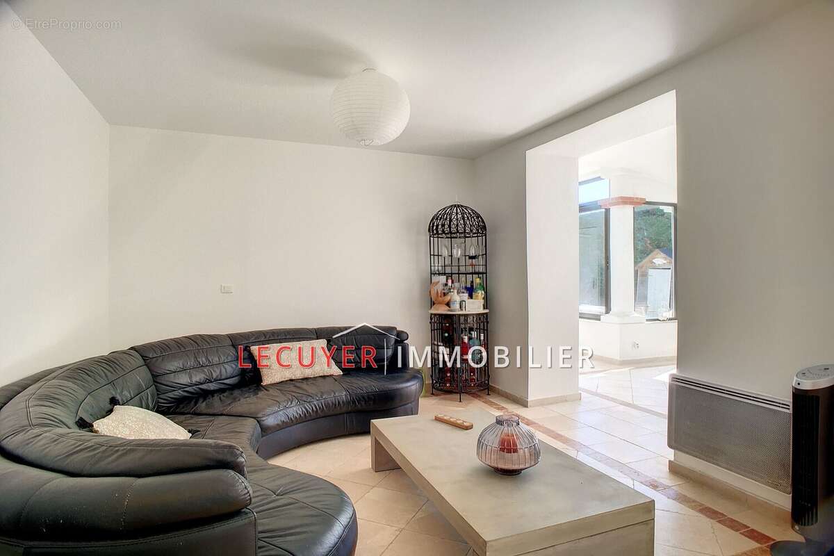 Appartement à VALLAURIS