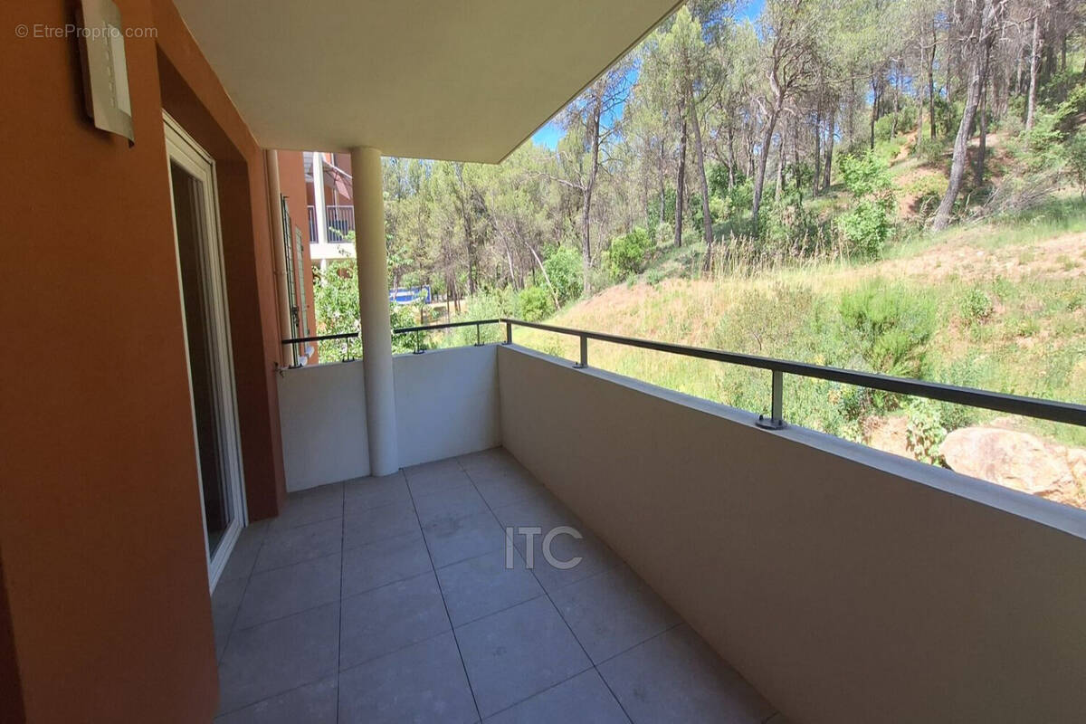 Appartement à CHATEAUNEUF-LE-ROUGE
