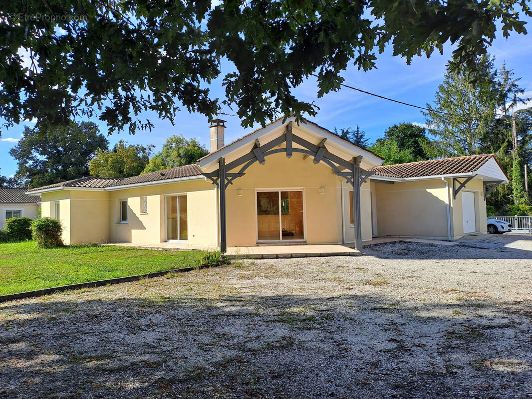 Maison à LEOGNAN