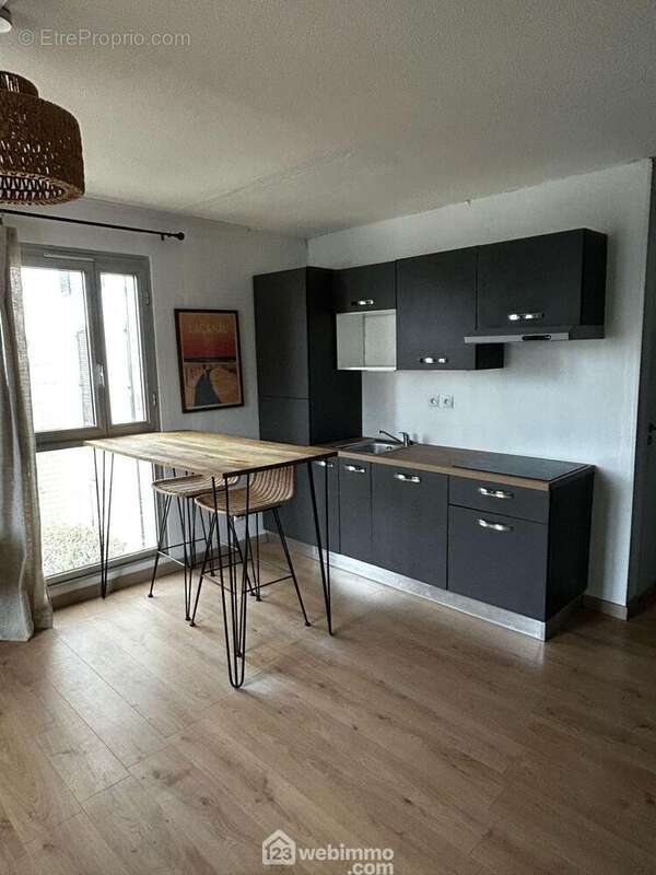 Cuisine ouverte et fonctionnelle, idéale pour vos séjours ou locations saisonnières. - Appartement à LACANAU