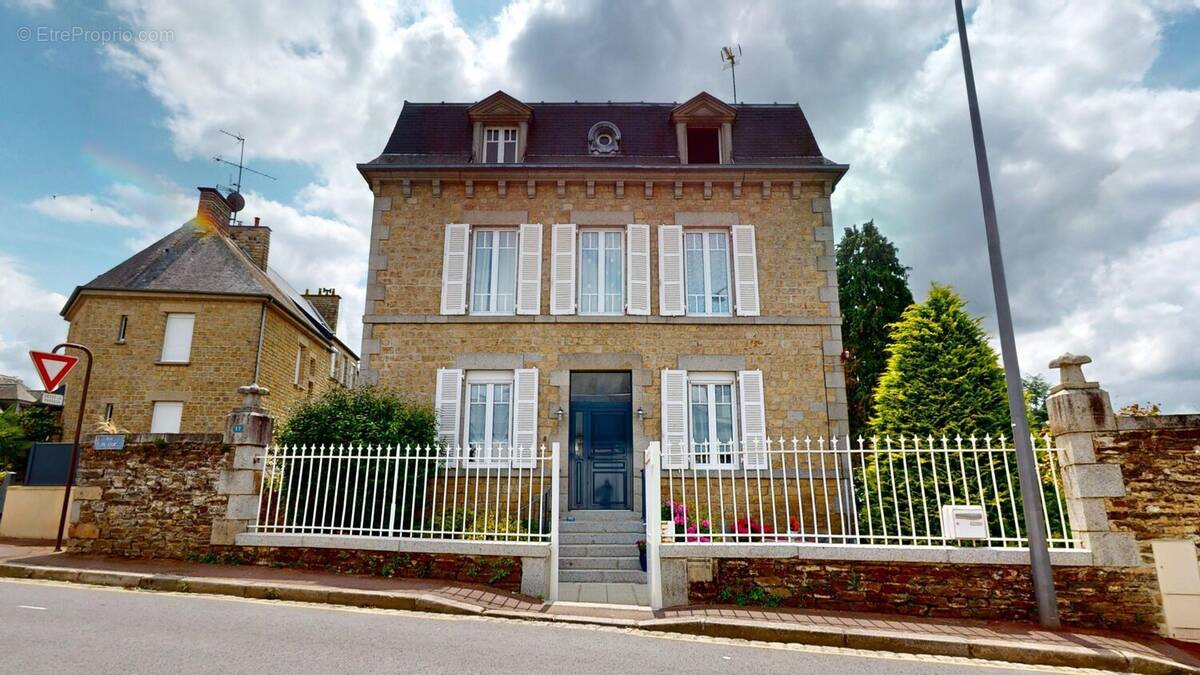 Facade - Maison à SAINT-HILAIRE-DU-HARCOUET