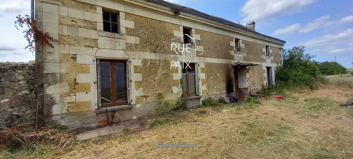 Maison à DOUSSAY
