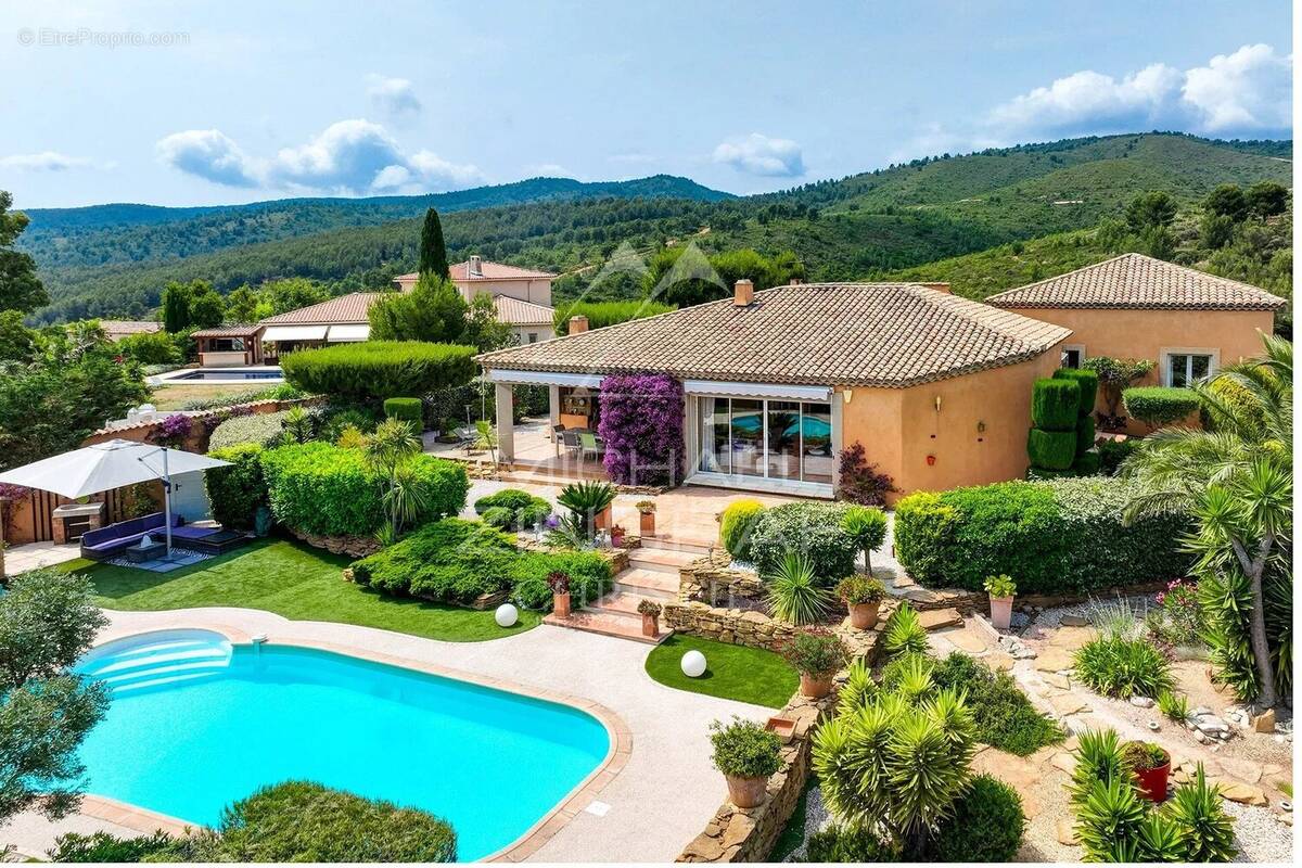 Maison à SAINT-CYR-SUR-MER