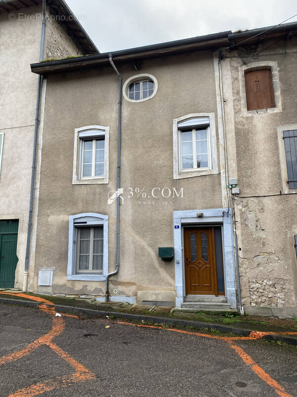 Maison à CHATEL-SUR-MOSELLE