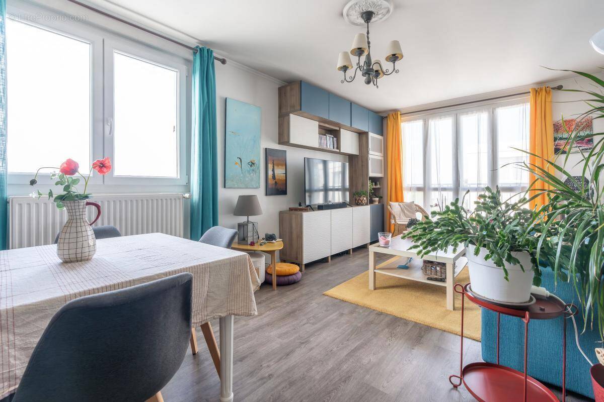 Appartement à SAINT-MAUR-DES-FOSSES