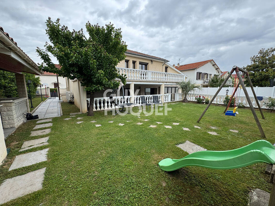 Maison à DECINES-CHARPIEU
