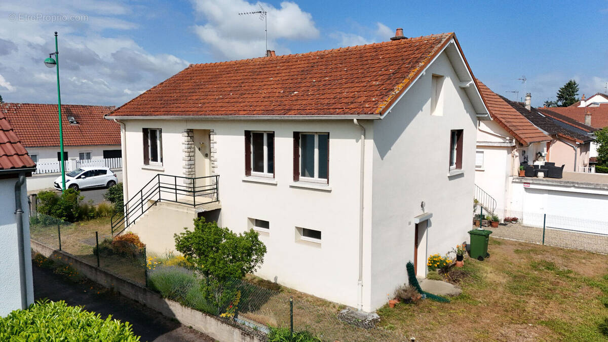 Maison à YZEURE