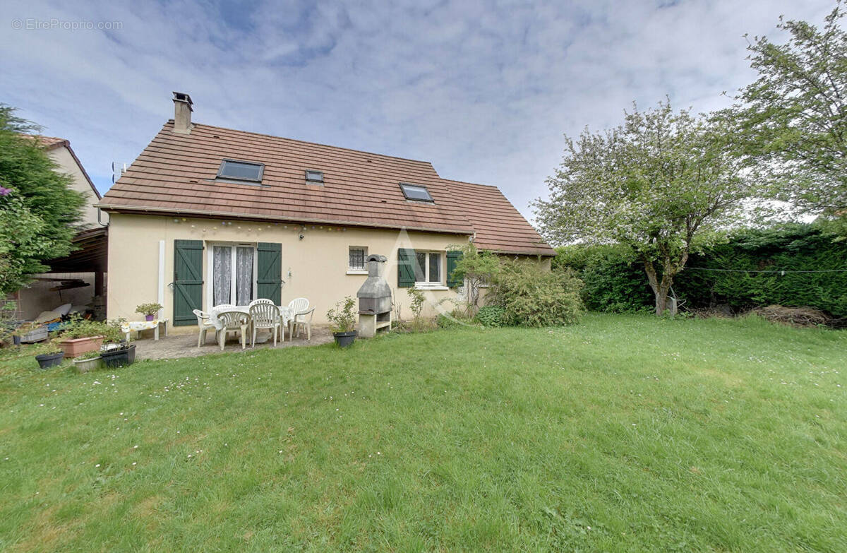 Maison à OZOIR-LA-FERRIERE