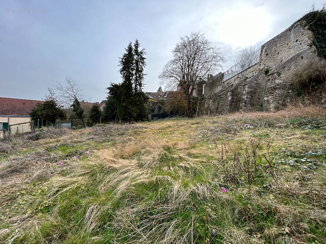 Terrain à GOMETZ-LE-CHATEL
