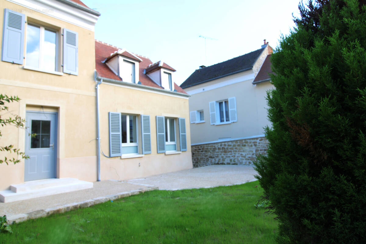 Appartement à PRESLES