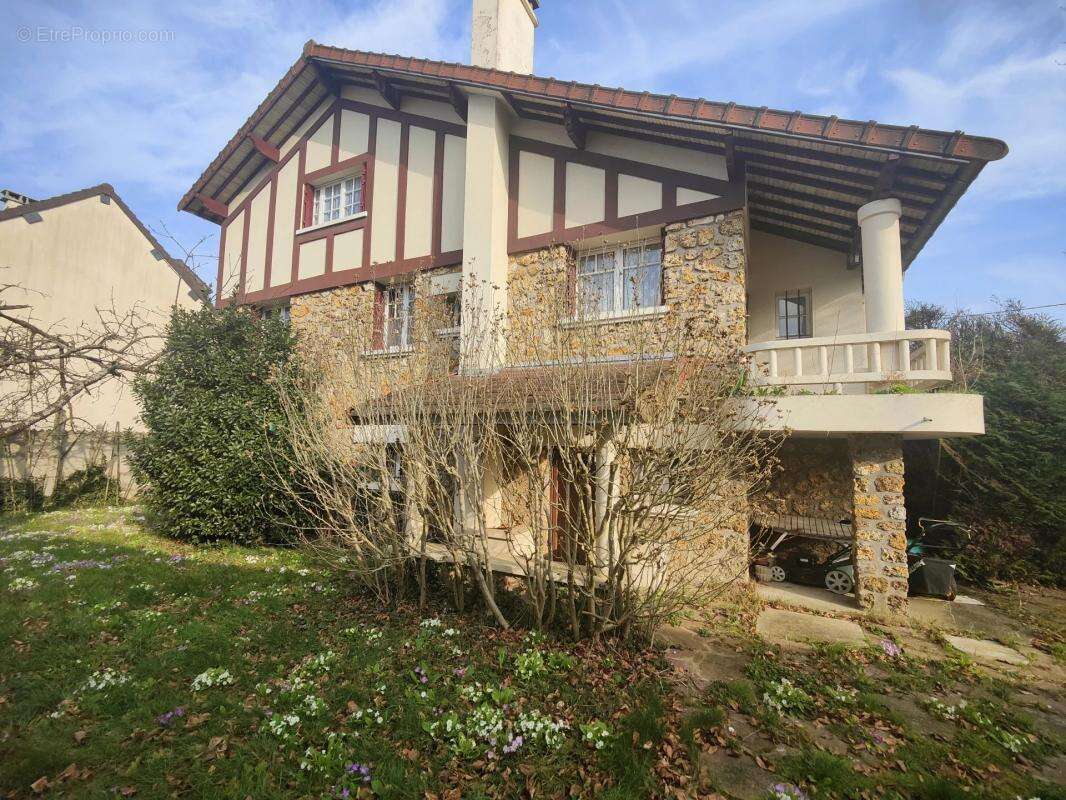 Maison à LES CLAYES-SOUS-BOIS
