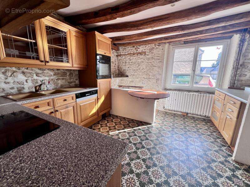 Maison à LA CHAPELLE-ONZERAIN