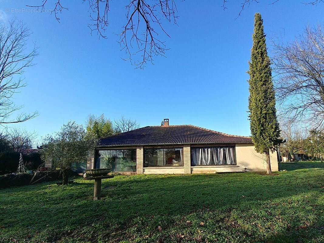 Maison à NEGREPELISSE