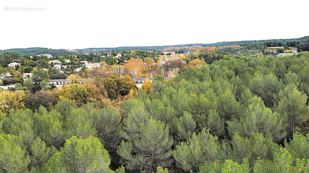 Terrain à SAINT-CLEMENT-DE-RIVIERE