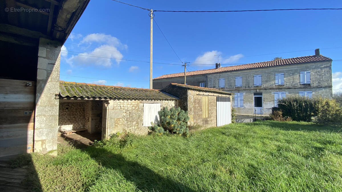 Maison à CHENAC-SAINT-SEURIN-D&#039;UZET