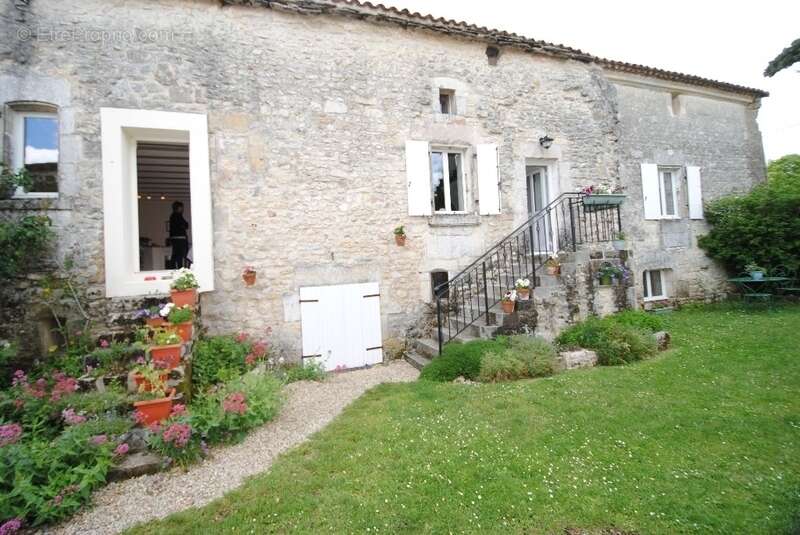 Maison à HIERSAC