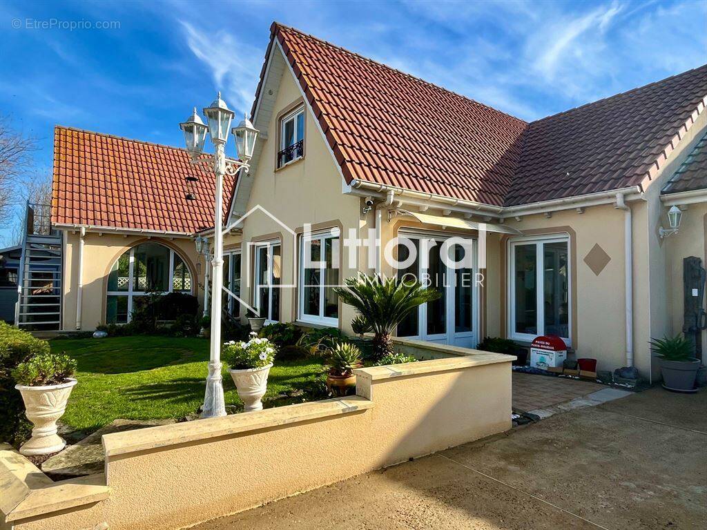 Maison à OYE-PLAGE