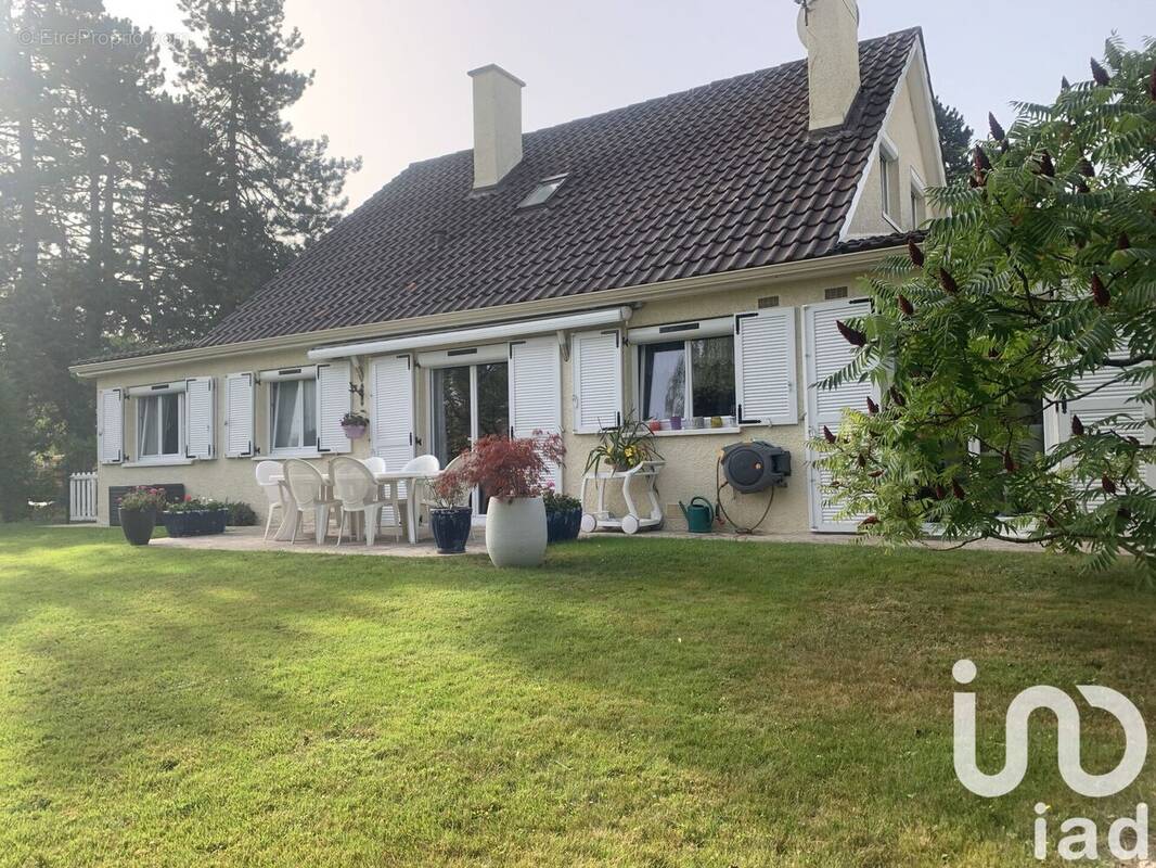 Photo 1 - Maison à LE MESNIL-SAINT-DENIS