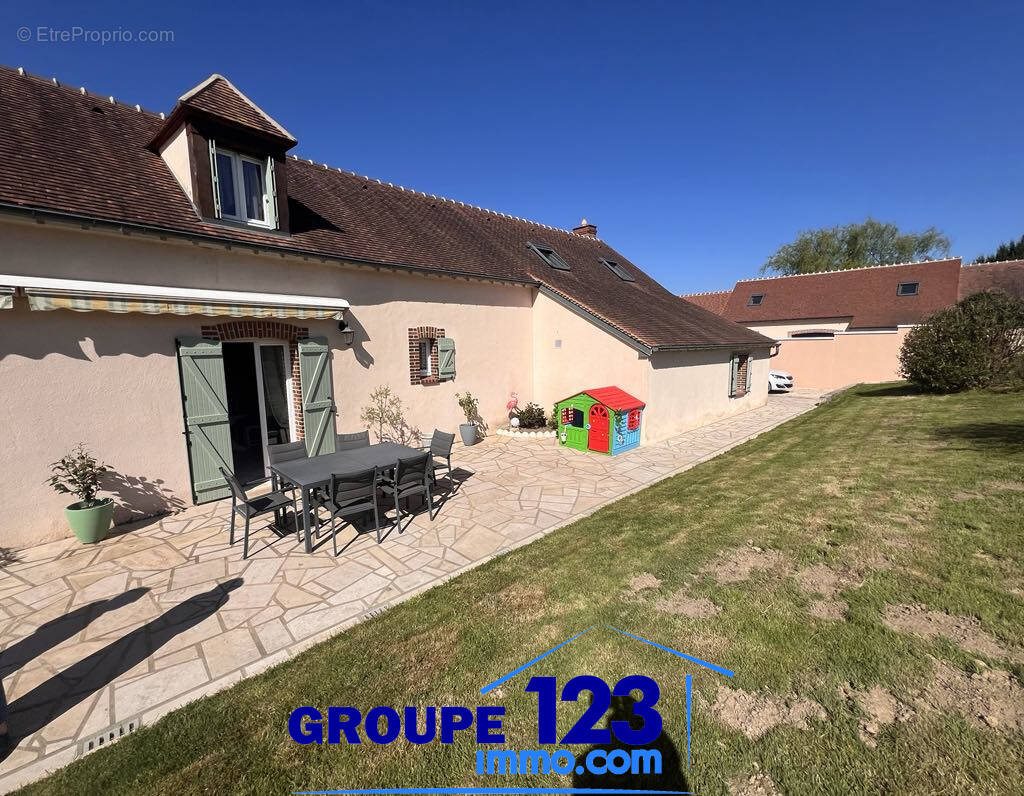 Maison à TOUCY