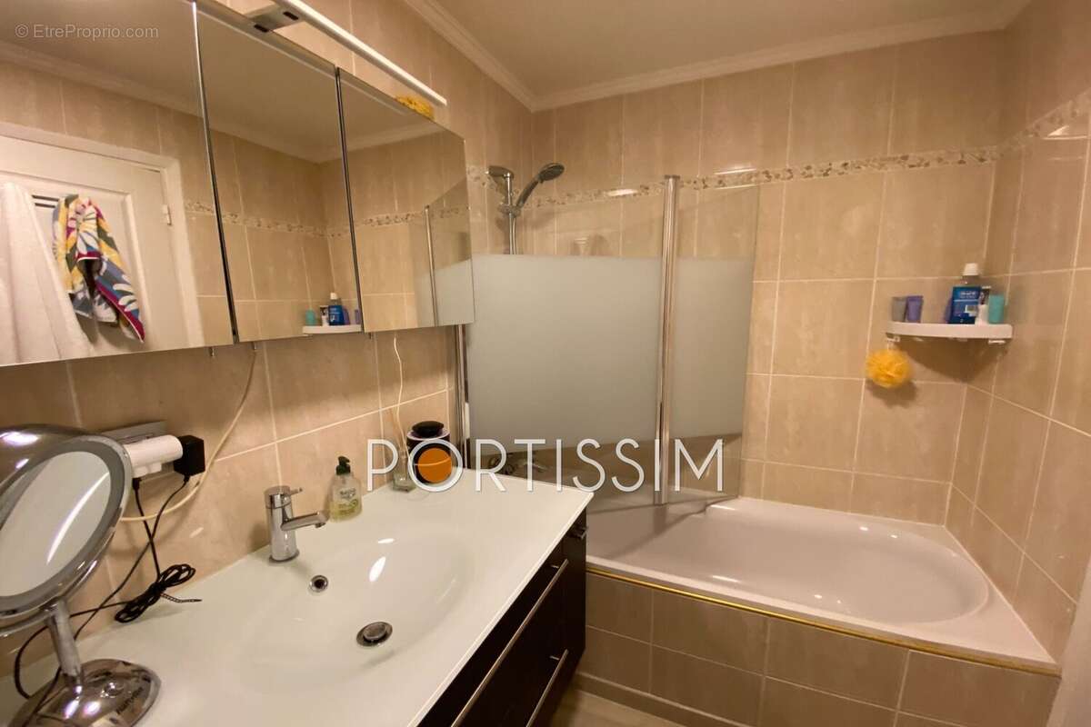 Appartement à SAINT-LAURENT-DU-VAR