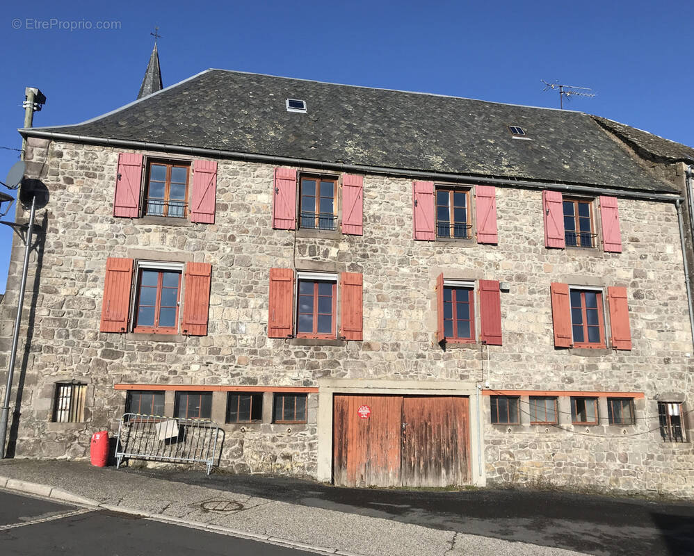 Maison à BESSE-ET-SAINT-ANASTAISE