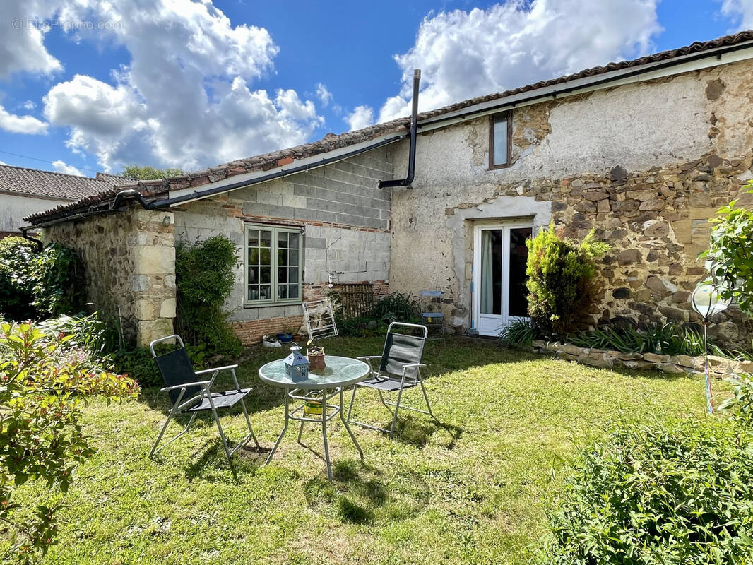 Maison à MILLAC