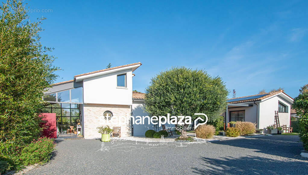 Maison à SAINT-YRIEIX-SUR-CHARENTE