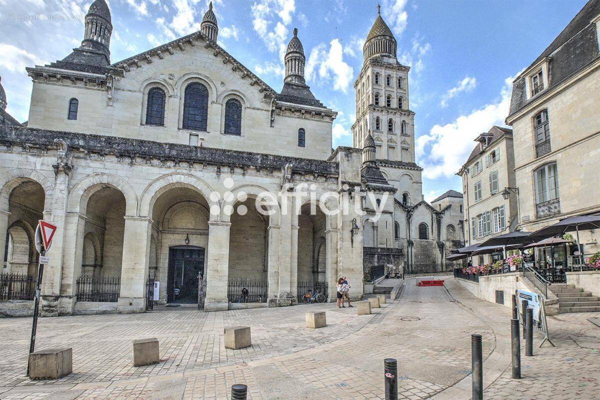 Commerce à PERIGUEUX