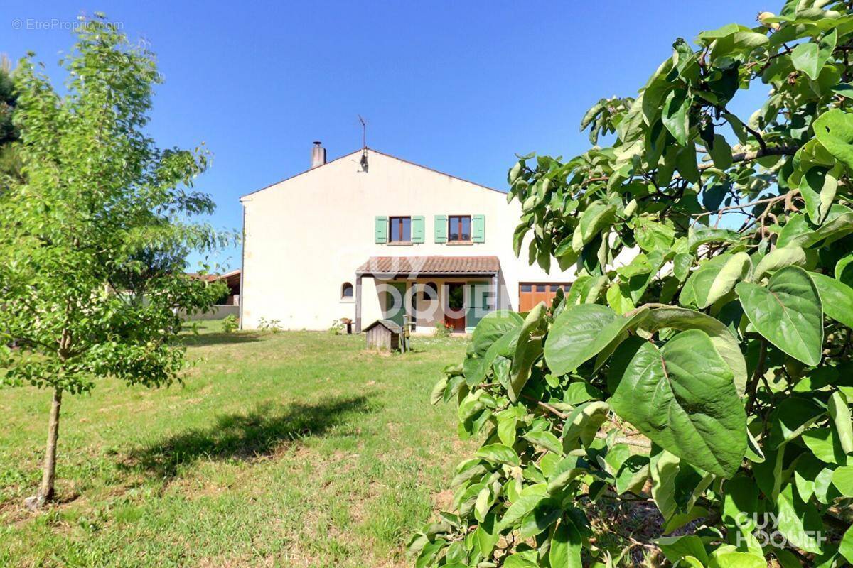 Maison à SURGERES