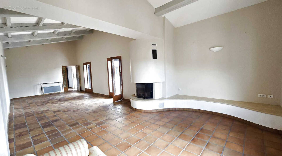 Maison à LA ROQUEBRUSSANNE