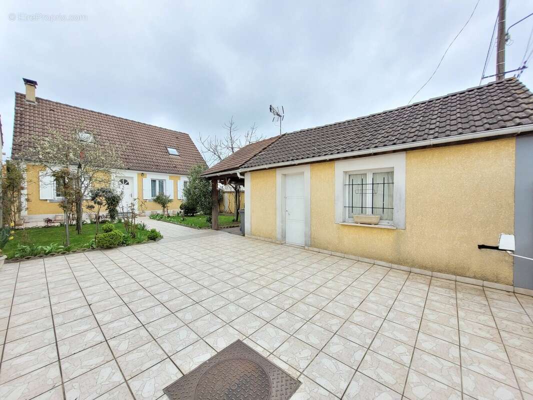 Maison à GOUSSAINVILLE