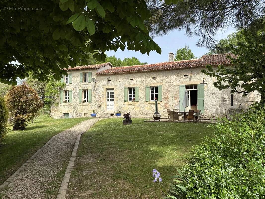 Maison à AUBETERRE-SUR-DRONNE