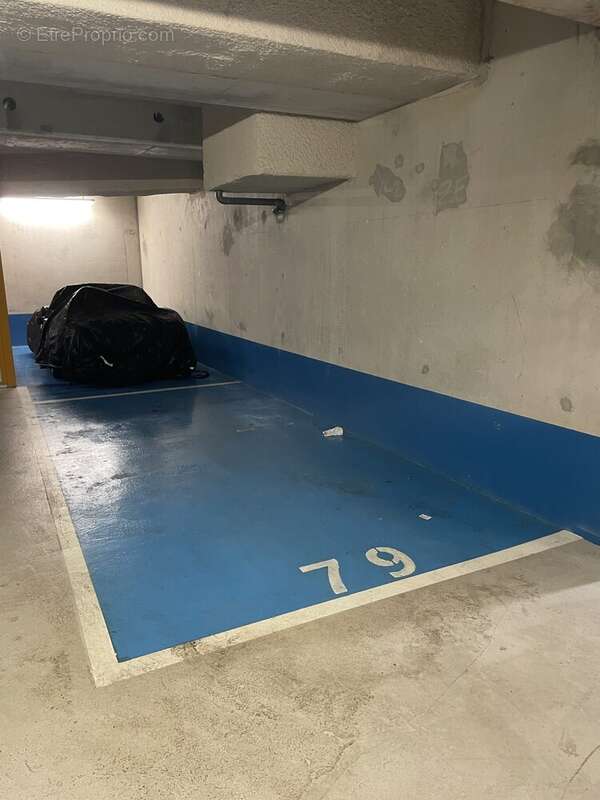 Emplacement double en enfilade - Parking à SURESNES