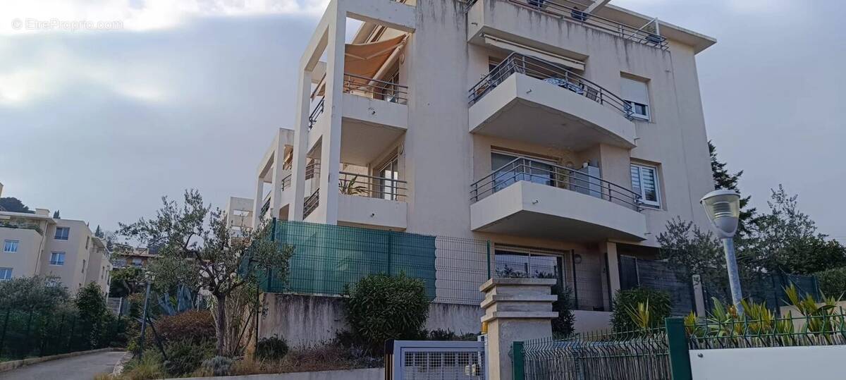 Appartement à SAINT-LAURENT-DU-VAR