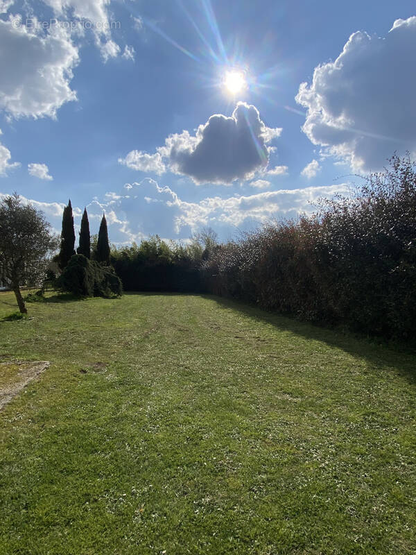 Terrain à LANDIRAS