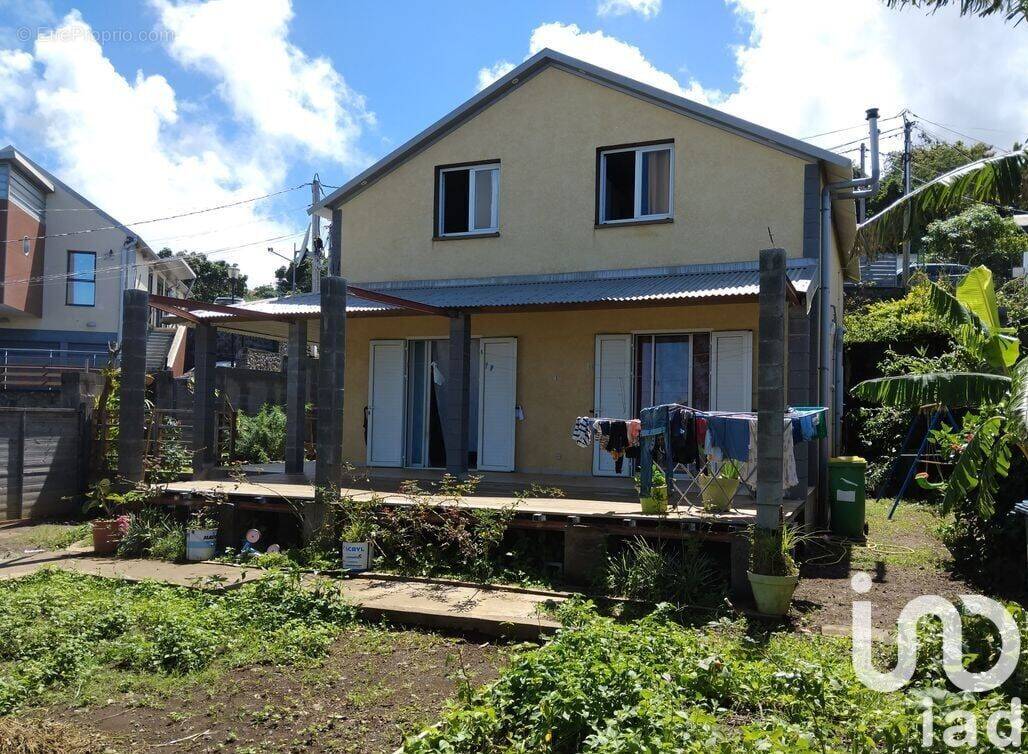 Photo 1 - Maison à LES TROIS-BASSINS