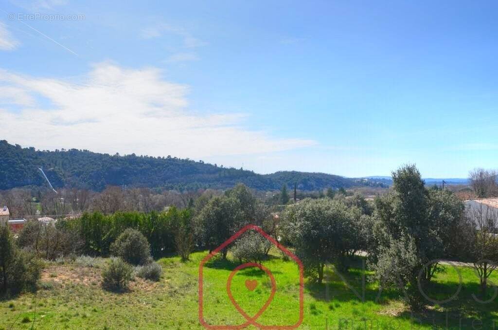 Terrain à VINON-SUR-VERDON