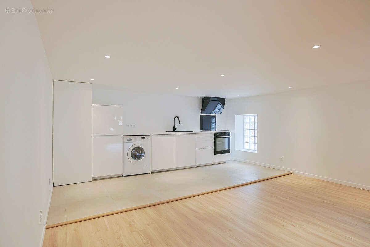 Appartement à SOLLIES-PONT