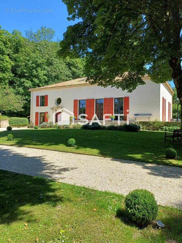 Photo 1 - Maison à VOEUIL-ET-GIGET