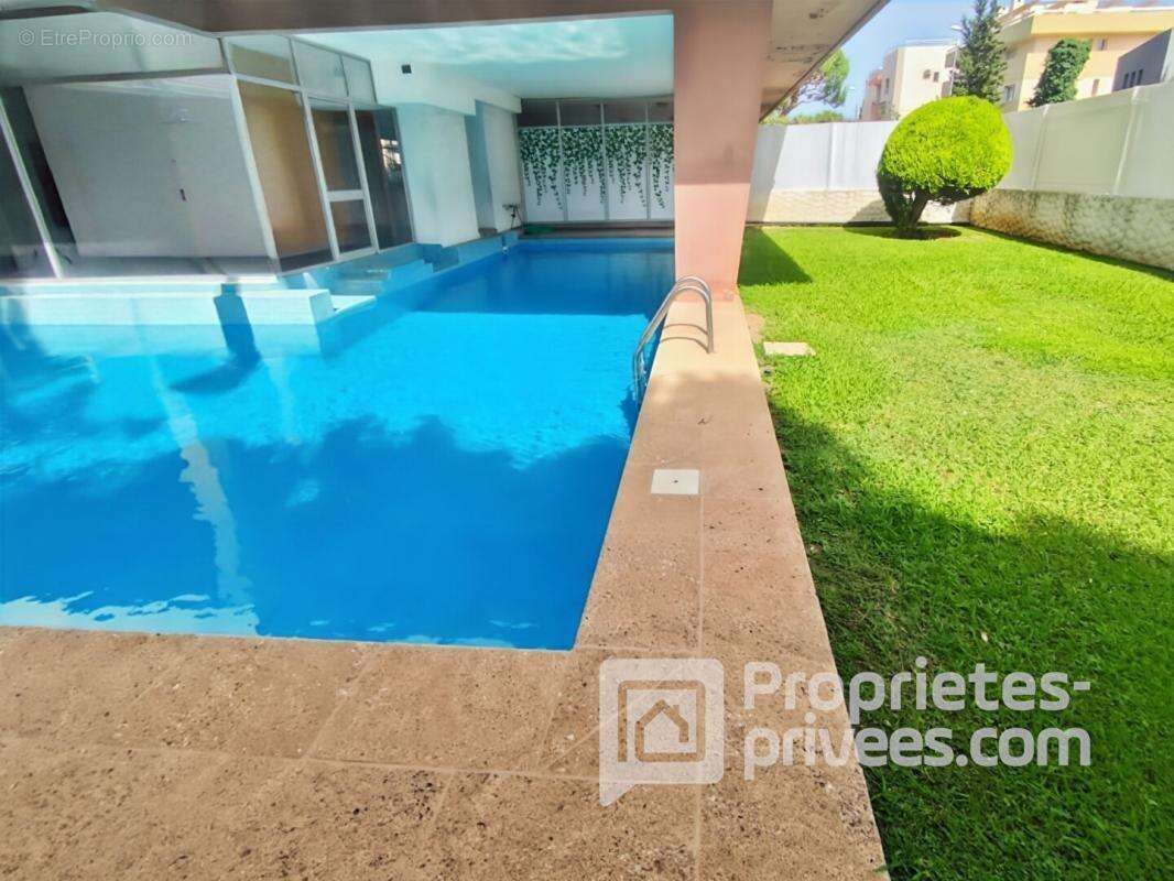 Appartement à SAINT-LAURENT-DU-VAR