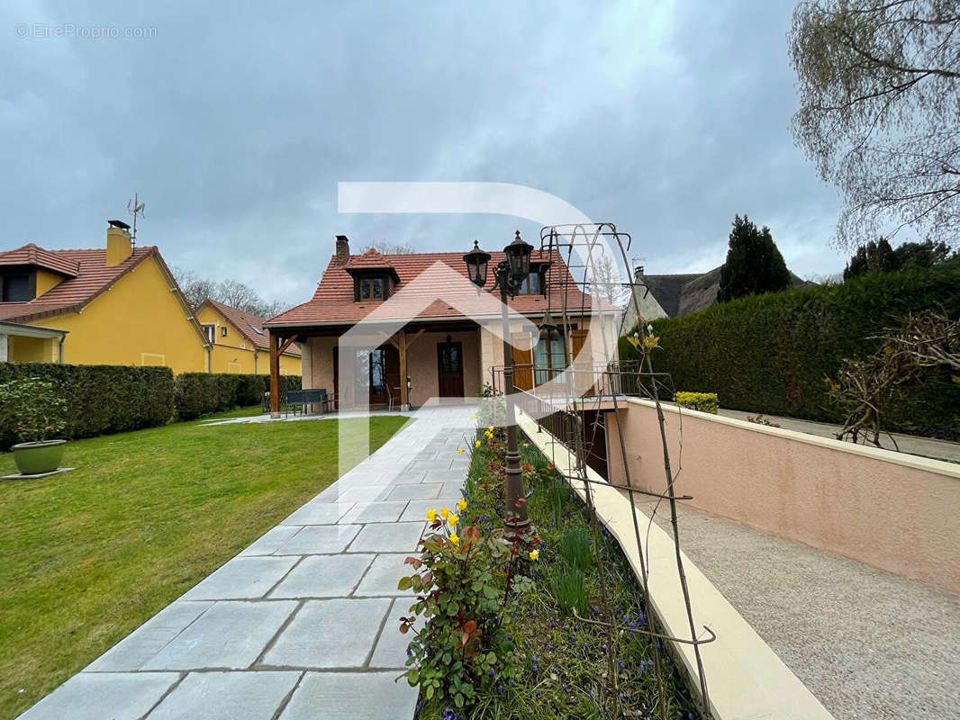 Maison à ANGERVILLIERS