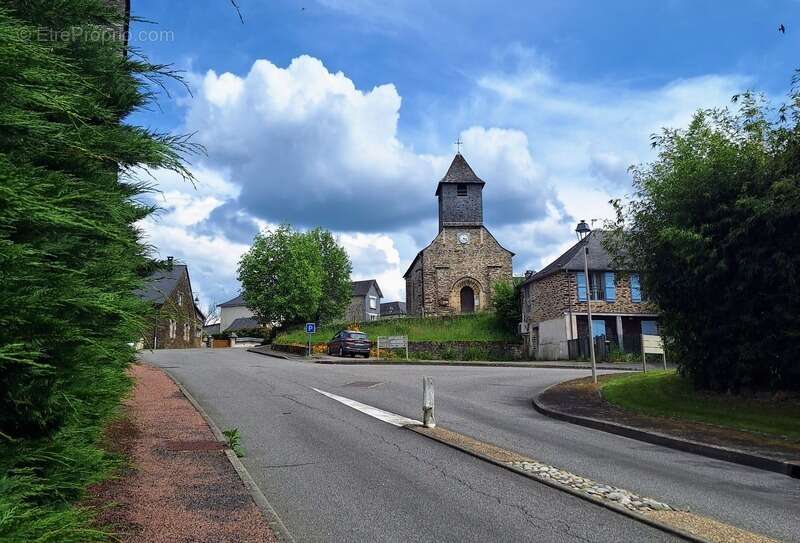 Terrain à MALEMORT-SUR-CORREZE