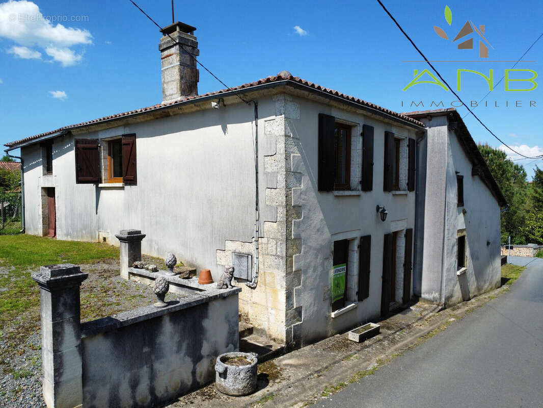 Maison à VITRAC-SAINT-VINCENT