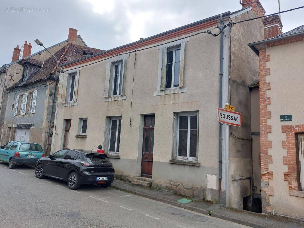 Maison à BOUSSAC