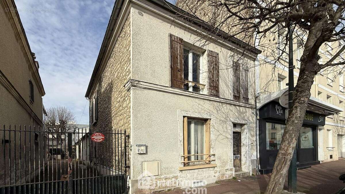Maison à SAINT-MAUR-DES-FOSSES